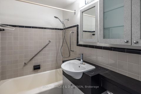 Photo 13 at 716 - 660 Eglinton Avenue W, Forest Hill North, Toronto