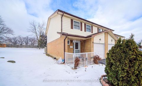 Photo 1 at 71 - 3525 Brandon Gate Drive, Malton, Mississauga