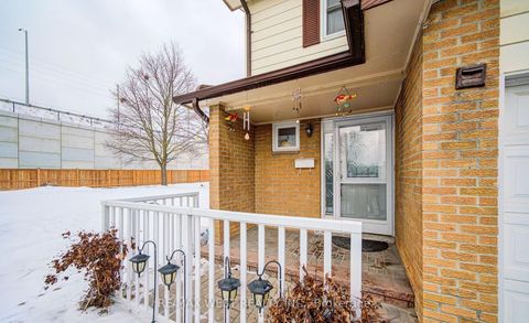 Photo 2 at 71 - 3525 Brandon Gate Drive, Malton, Mississauga