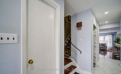 Photo 5 at 71 - 3525 Brandon Gate Drive, Malton, Mississauga