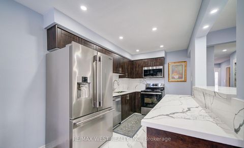 Photo 14 at 71 - 3525 Brandon Gate Drive, Malton, Mississauga