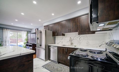 Photo 15 at 71 - 3525 Brandon Gate Drive, Malton, Mississauga