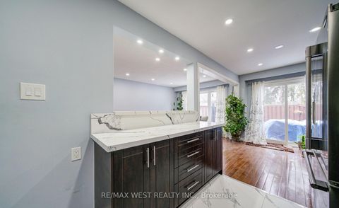 Photo 16 at 71 - 3525 Brandon Gate Drive, Malton, Mississauga