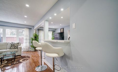 Photo 17 at 71 - 3525 Brandon Gate Drive, Malton, Mississauga