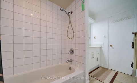 Photo 20 at 71 - 3525 Brandon Gate Drive, Malton, Mississauga