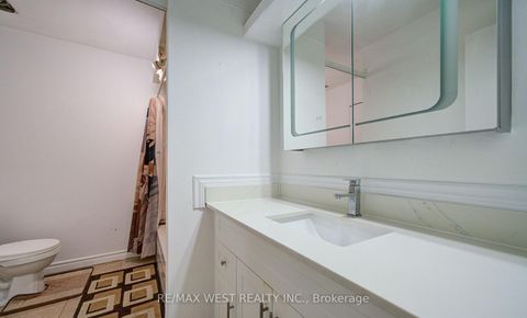 Photo 21 at 71 - 3525 Brandon Gate Drive, Malton, Mississauga