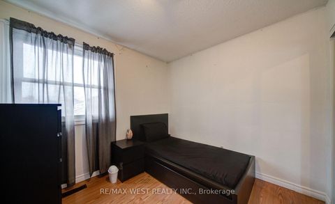 Photo 30 at 71 - 3525 Brandon Gate Drive, Malton, Mississauga