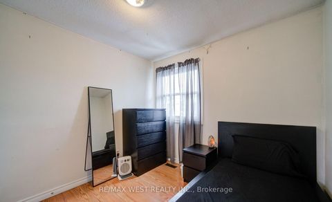 Photo 31 at 71 - 3525 Brandon Gate Drive, Malton, Mississauga