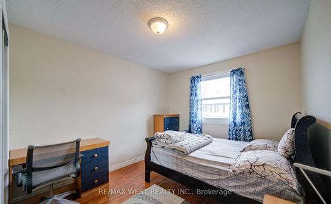 Photo 33 at 71 - 3525 Brandon Gate Drive, Malton, Mississauga