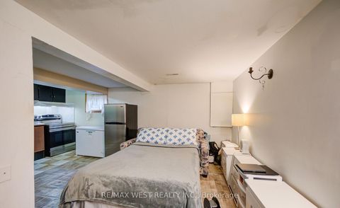 Photo 38 at 71 - 3525 Brandon Gate Drive, Malton, Mississauga