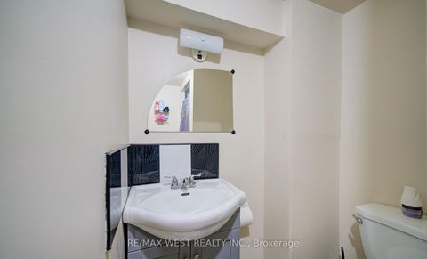 Photo 40 at 71 - 3525 Brandon Gate Drive, Malton, Mississauga