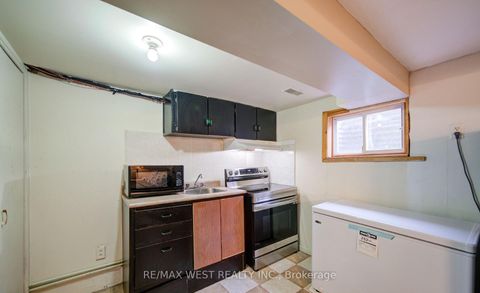 Photo 42 at 71 - 3525 Brandon Gate Drive, Malton, Mississauga