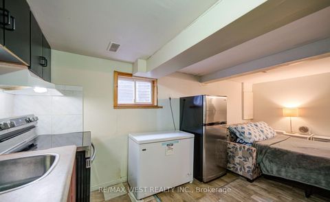 Photo 43 at 71 - 3525 Brandon Gate Drive, Malton, Mississauga