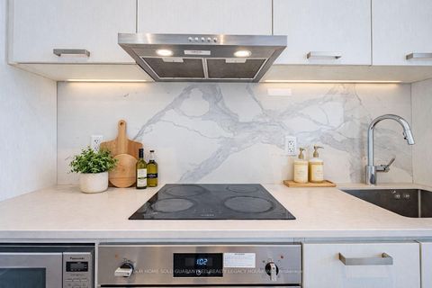 Photo 12 at 1120 - 38 Honeycrisp Crescent N, Vaughan Corporate Centre, Vaughan