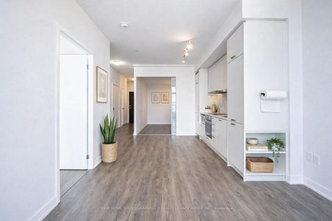 Photo 15 at 1120 - 38 Honeycrisp Crescent N, Vaughan Corporate Centre, Vaughan