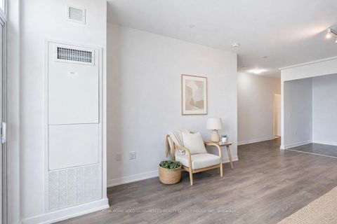 Photo 16 at 1120 - 38 Honeycrisp Crescent N, Vaughan Corporate Centre, Vaughan