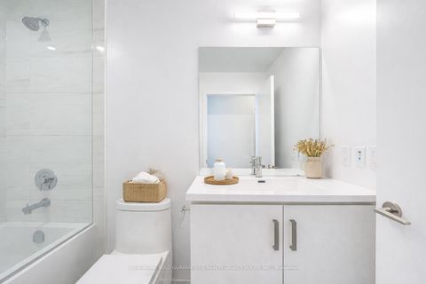 Photo 21 at 1120 - 38 Honeycrisp Crescent N, Vaughan Corporate Centre, Vaughan