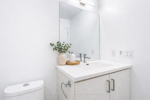 Photo 22 at 1120 - 38 Honeycrisp Crescent N, Vaughan Corporate Centre, Vaughan