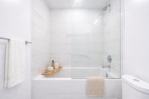 Photo 23 at 1120 - 38 Honeycrisp Crescent N, Vaughan Corporate Centre, Vaughan