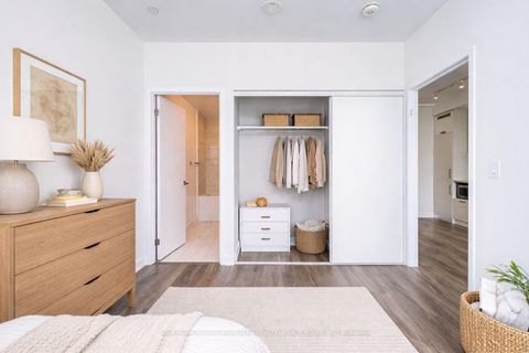 Photo 26 at 1120 - 38 Honeycrisp Crescent N, Vaughan Corporate Centre, Vaughan