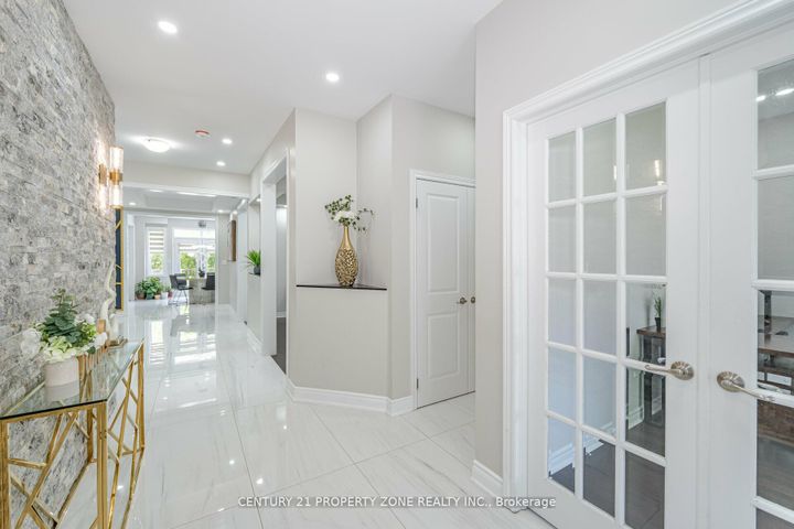 Photo 5 at 8 Teal Crest Circle, Credit Valley, Brampton