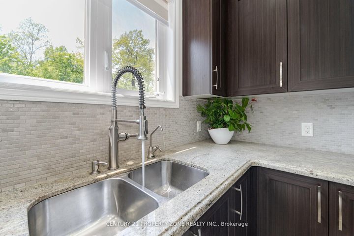 Photo 21 at 8 Teal Crest Circle, Credit Valley, Brampton