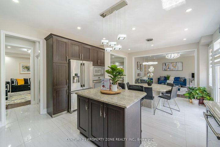 Photo 23 at 8 Teal Crest Circle, Credit Valley, Brampton