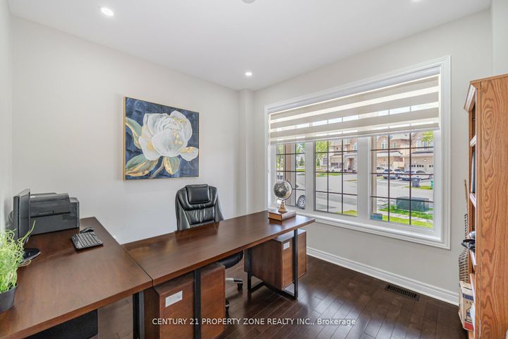 Photo 24 at 8 Teal Crest Circle, Credit Valley, Brampton