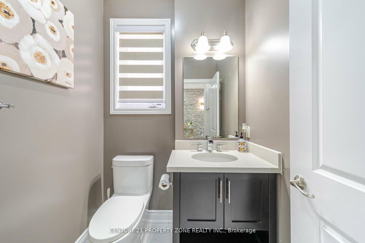 Photo 26 at 8 Teal Crest Circle, Credit Valley, Brampton