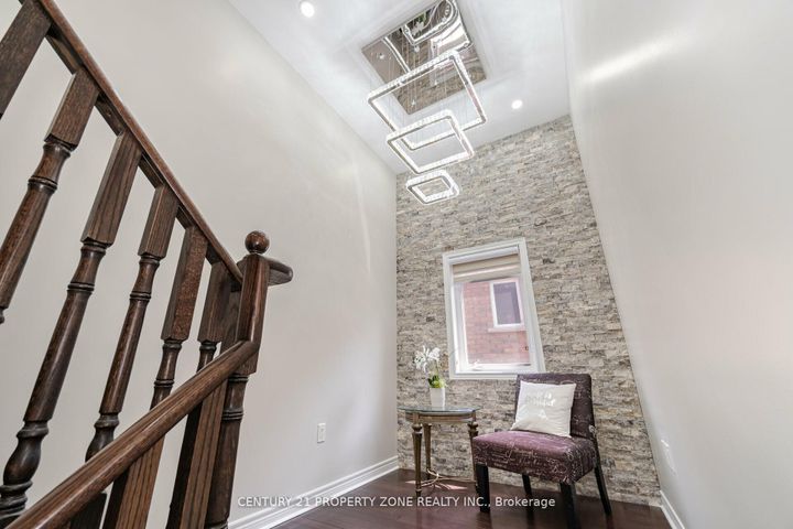 Photo 28 at 8 Teal Crest Circle, Credit Valley, Brampton