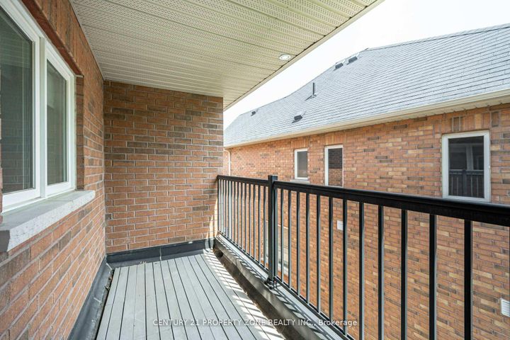 Photo 31 at 8 Teal Crest Circle, Credit Valley, Brampton