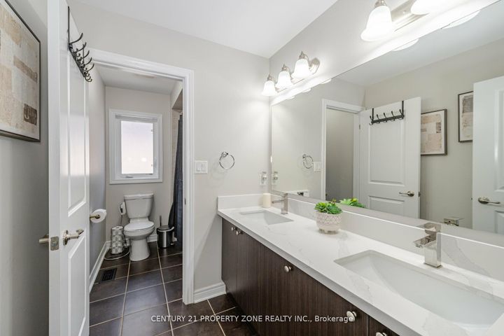 Photo 44 at 8 Teal Crest Circle, Credit Valley, Brampton