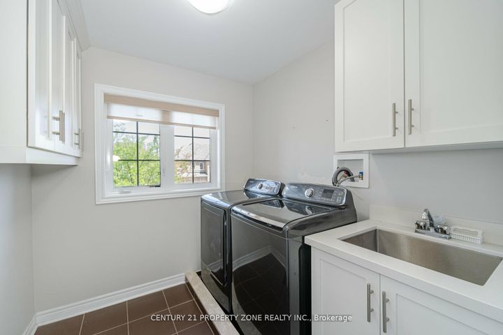 Photo 45 at 8 Teal Crest Circle, Credit Valley, Brampton