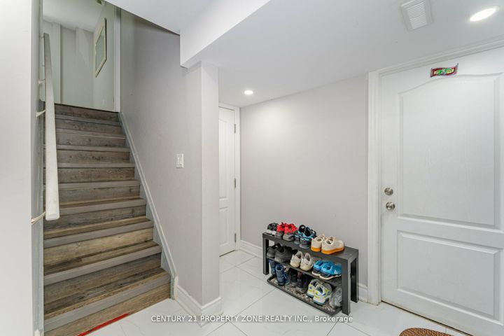 Photo 46 at 8 Teal Crest Circle, Credit Valley, Brampton