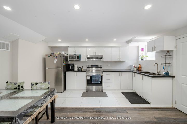 Photo 49 at 8 Teal Crest Circle, Credit Valley, Brampton