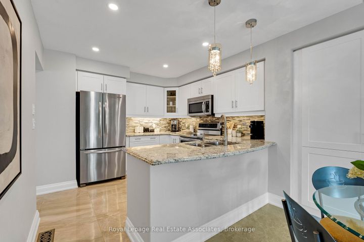 Photo 8 at 14 - 1905 Broad Hollow Gate, Erin Mills, Mississauga