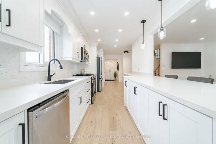 Photo 10 at 3 New Seabury Drive, Glen Shields, Vaughan