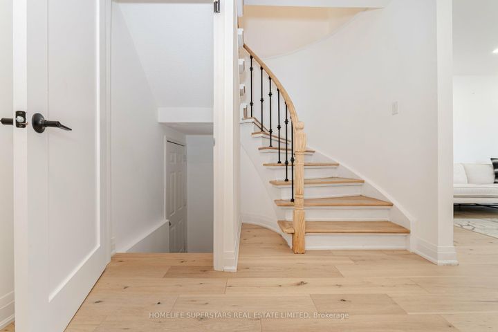 Photo 11 at 3 New Seabury Drive, Glen Shields, Vaughan