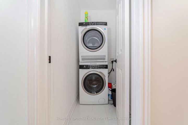 Photo 12 at 3 New Seabury Drive, Glen Shields, Vaughan