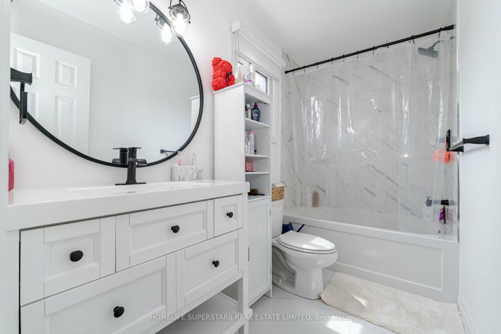 Photo 14 at 3 New Seabury Drive, Glen Shields, Vaughan