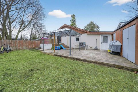 Photo 4 at 91 Ellendale Drive, Dorset Park, Toronto