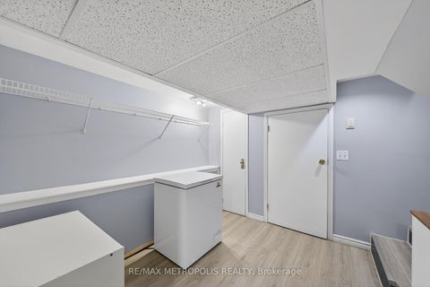 Photo 7 at 91 Ellendale Drive, Dorset Park, Toronto