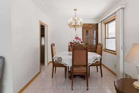 Photo 4 at 53 Tavistock Road, CFB, Toronto