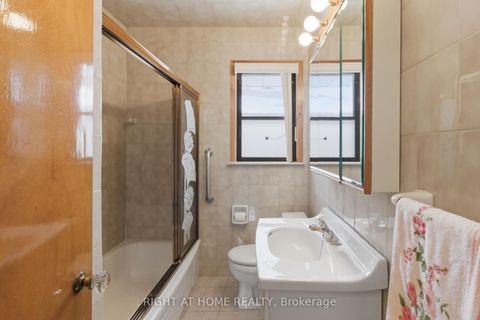Photo 11 at 53 Tavistock Road, CFB, Toronto