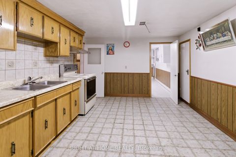 Photo 15 at 53 Tavistock Road, CFB, Toronto