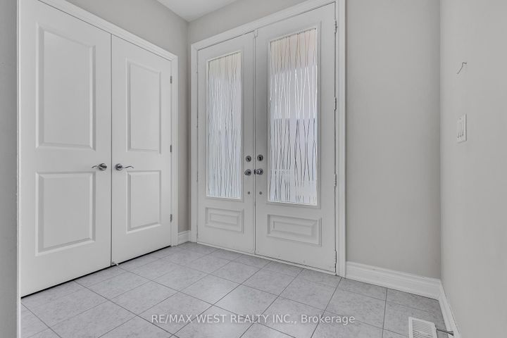 Photo 3 at 65 Port Royal Avenue, Kleinburg, Vaughan