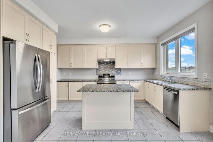 Photo 6 at 65 Port Royal Avenue, Kleinburg, Vaughan