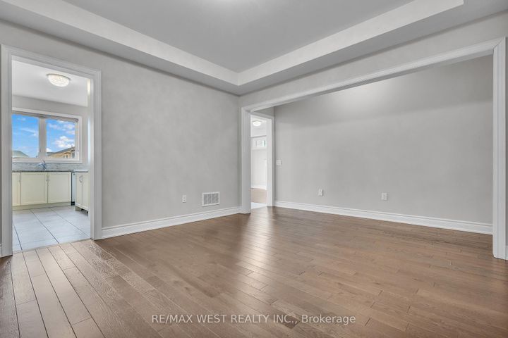 Photo 9 at 65 Port Royal Avenue, Kleinburg, Vaughan