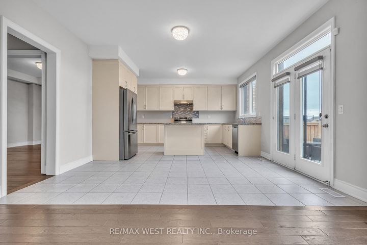 Photo 12 at 65 Port Royal Avenue, Kleinburg, Vaughan