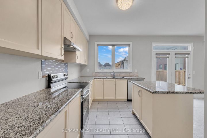 Photo 14 at 65 Port Royal Avenue, Kleinburg, Vaughan